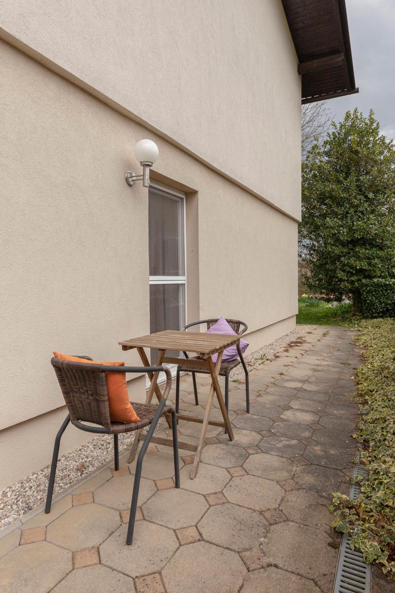 Ferienwohnung Cozy Garden Flat Laibach Exterior foto